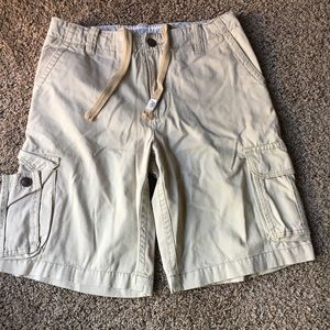 Men’s khaki shorts
